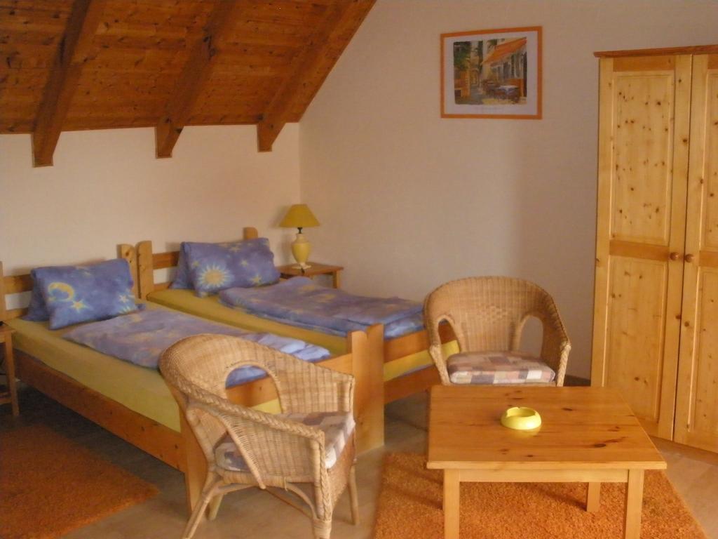 Emilia Apartmanhaz Hévíz Стая снимка